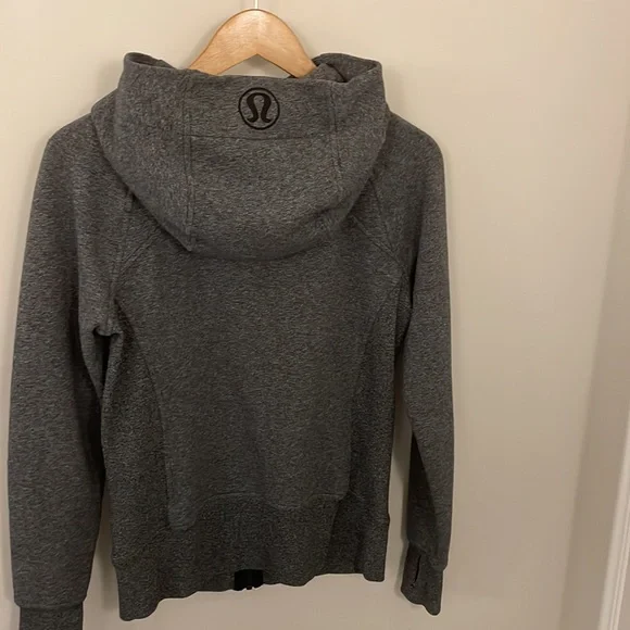 Lululemon Scuba gray full zip Great condition. Womens size 6 - Picture 4 of 9